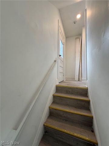 829 Helmsdale Road, Cleveland Heights, OH 44112