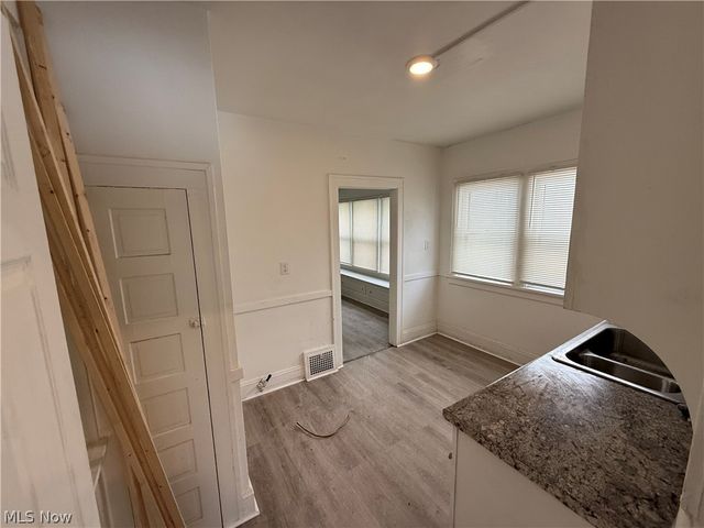 829 Helmsdale Road, Cleveland Heights, OH 44112