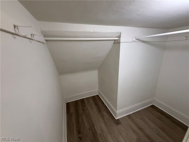 829 Helmsdale Road, Cleveland Heights, OH 44112