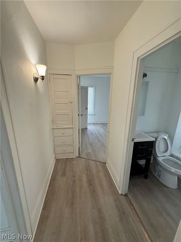 829 Helmsdale Road, Cleveland Heights, OH 44112