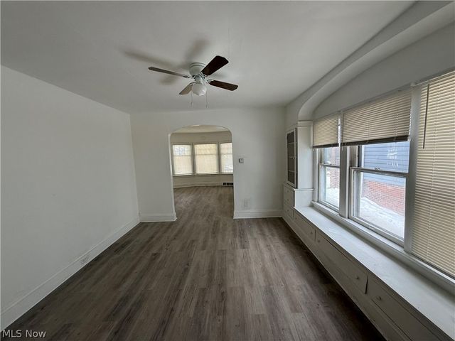 829 Helmsdale Road, Cleveland Heights, OH 44112