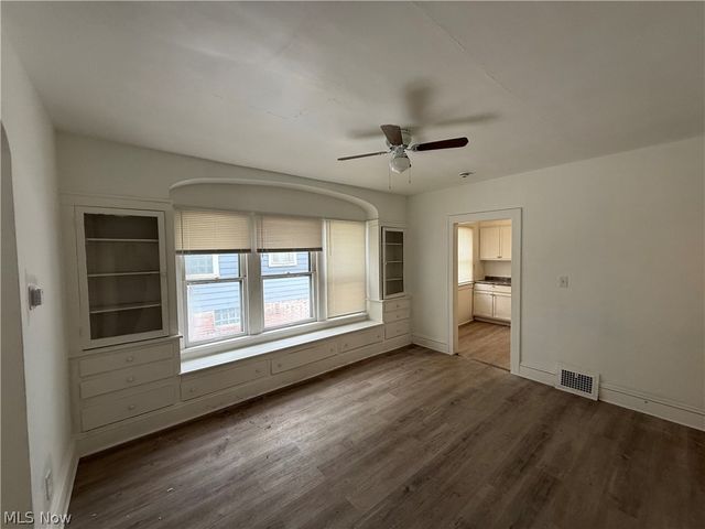 829 Helmsdale Road, Cleveland Heights, OH 44112