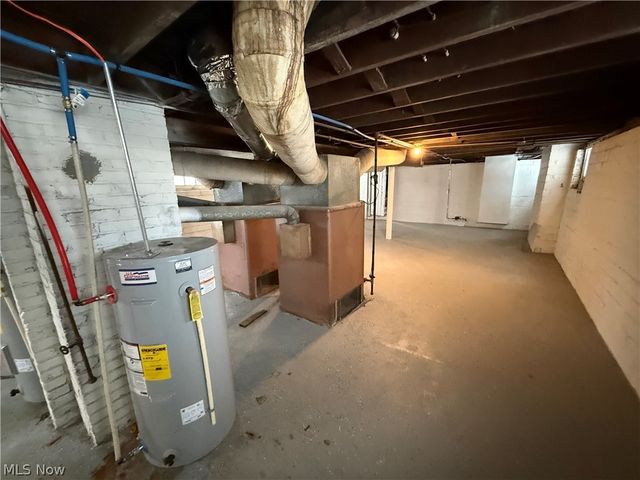 829 Helmsdale Road, Cleveland Heights, OH 44112