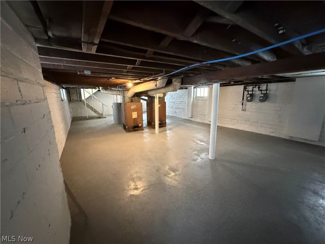 829 Helmsdale Road, Cleveland Heights, OH 44112