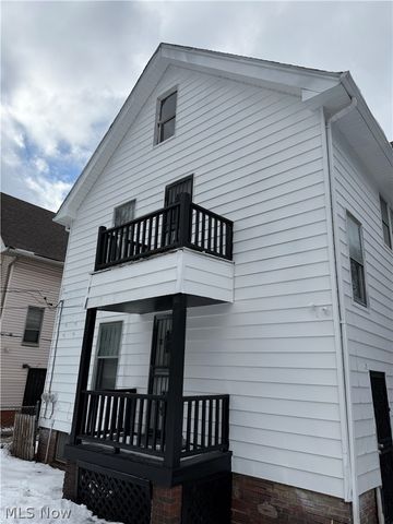 829 Helmsdale Road, Cleveland Heights, OH 44112