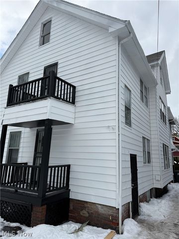 829 Helmsdale Road, Cleveland Heights, OH 44112