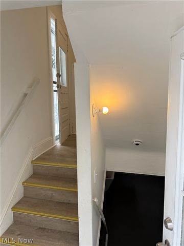 829 Helmsdale Road, Cleveland Heights, OH 44112