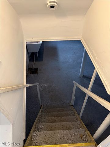 829 Helmsdale Road, Cleveland Heights, OH 44112