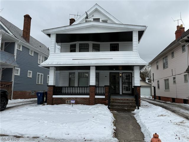 829 Helmsdale Road, Cleveland Heights, OH 44112