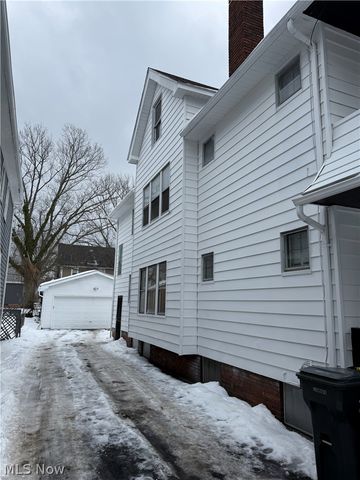 829 Helmsdale Road, Cleveland Heights, OH 44112