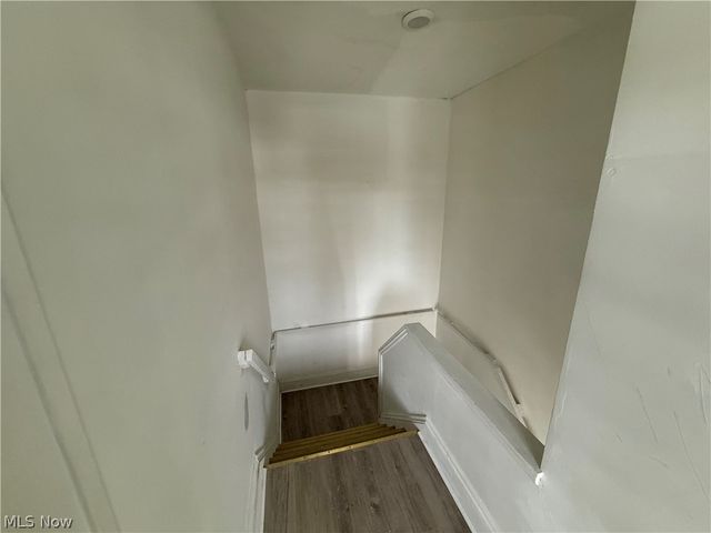 829 Helmsdale Road, Cleveland Heights, OH 44112