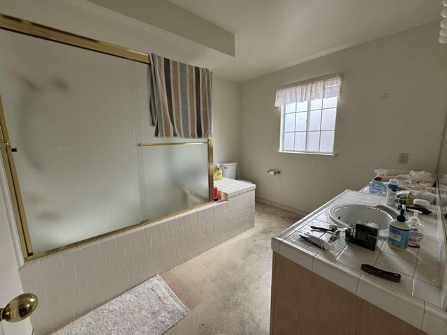 2090 E Pryor Drive, Fresno, CA 93720