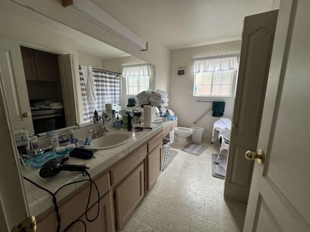 2090 E Pryor Drive, Fresno, CA 93720