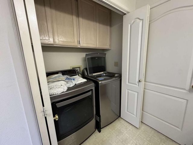 2090 E Pryor Drive, Fresno, CA 93720