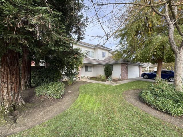 2090 E Pryor Drive, Fresno, CA 93720