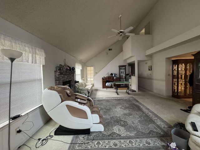 2090 E Pryor Drive, Fresno, CA 93720