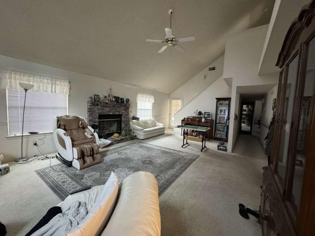 2090 E Pryor Drive, Fresno, CA 93720