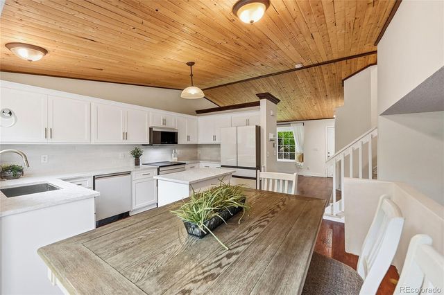9688 Whitecliff Place, Highlands Ranch, CO 80129