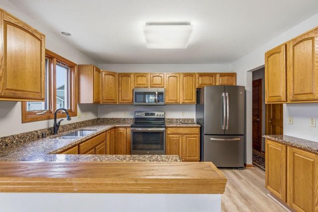 936 Spyglass HILL, Waterford, WI 53185