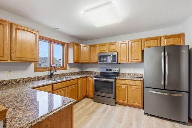 936 Spyglass HILL, Waterford, WI 53185