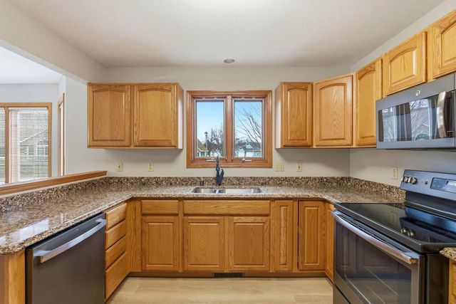 936 Spyglass HILL, Waterford, WI 53185