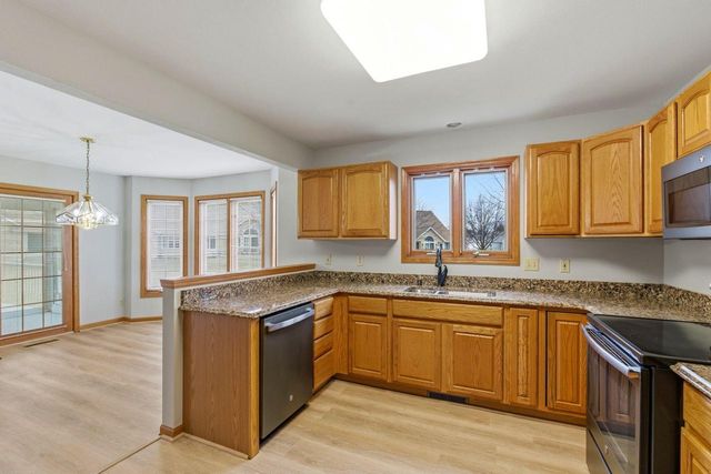 936 Spyglass HILL, Waterford, WI 53185