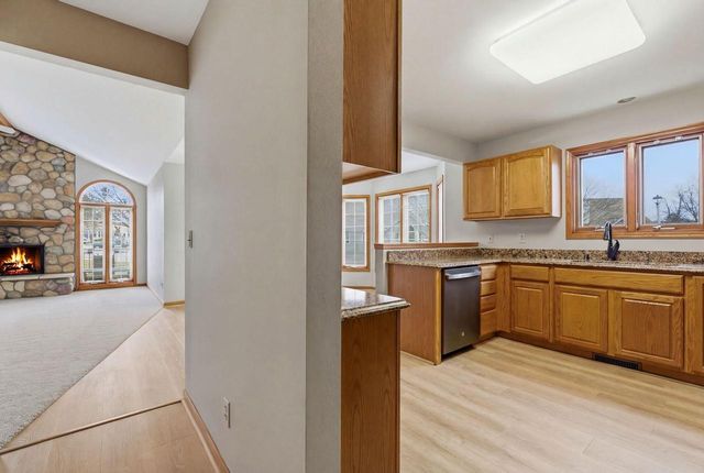 936 Spyglass HILL, Waterford, WI 53185