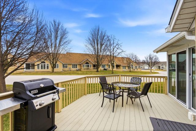 936 Spyglass HILL, Waterford, WI 53185