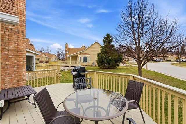 936 Spyglass HILL, Waterford, WI 53185