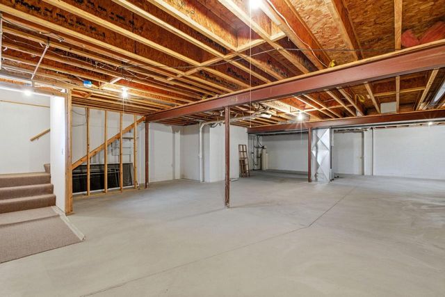 936 Spyglass HILL, Waterford, WI 53185