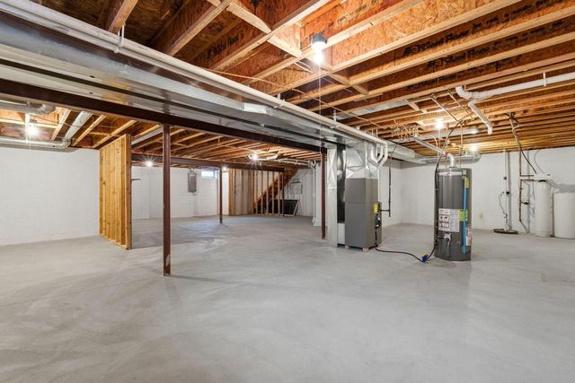 936 Spyglass HILL, Waterford, WI 53185