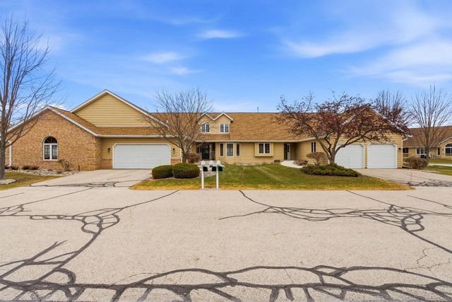 936 Spyglass HILL, Waterford, WI 53185