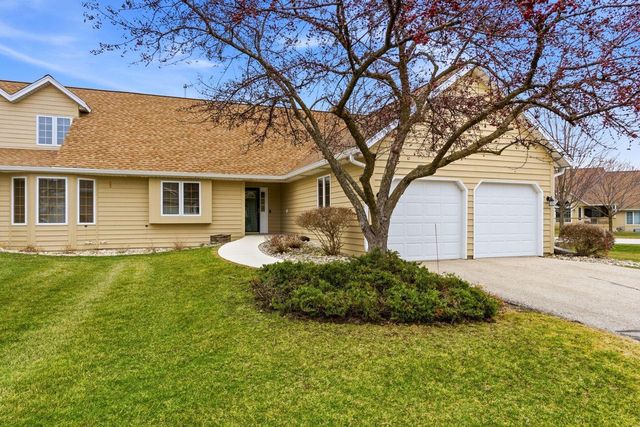 936 Spyglass HILL, Waterford, WI 53185