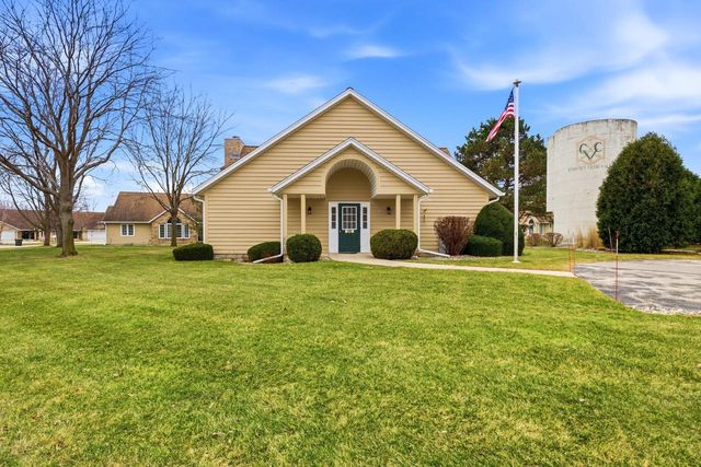 936 Spyglass HILL, Waterford, WI 53185