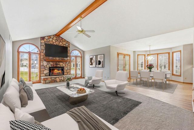 936 Spyglass HILL, Waterford, WI 53185