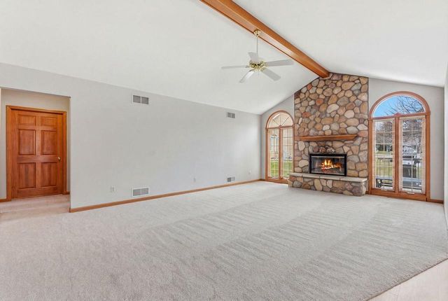 936 Spyglass HILL, Waterford, WI 53185