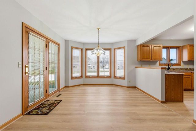 936 Spyglass HILL, Waterford, WI 53185