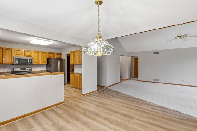 936 Spyglass HILL, Waterford, WI 53185