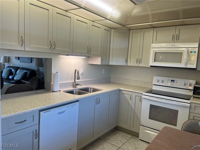 6102 Augusta DR 307, Fort Myers, FL 33907