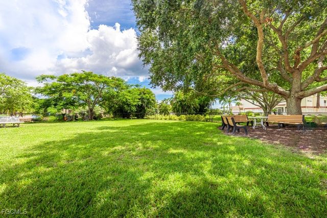 6102 Augusta DR 307, Fort Myers, FL 33907