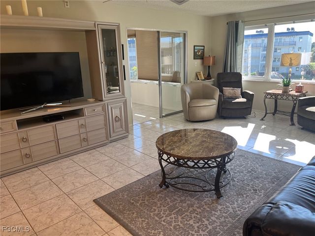 6102 Augusta DR 307, Fort Myers, FL 33907