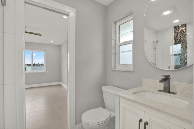 11577 48TH AVENUE N, St Petersburg, FL 33708