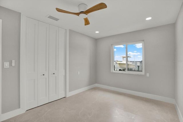 11577 48TH AVENUE N, St Petersburg, FL 33708