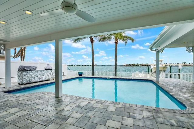 11577 48TH AVENUE N, St Petersburg, FL 33708