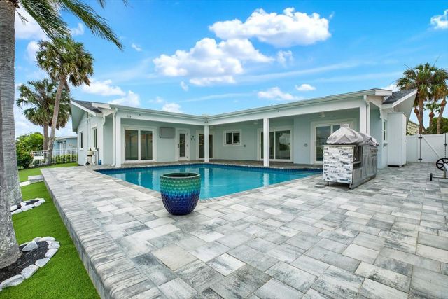 11577 48TH AVENUE N, St Petersburg, FL 33708