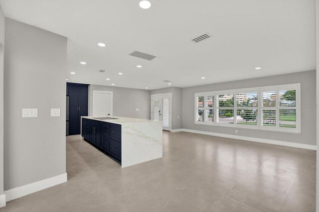 11577 48TH AVENUE N, St Petersburg, FL 33708