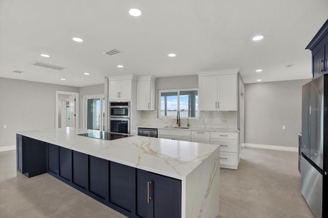 11577 48TH AVENUE N, St Petersburg, FL 33708