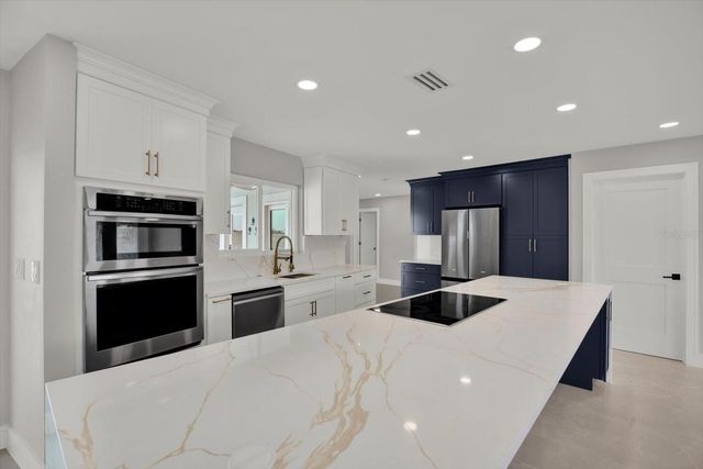 11577 48TH AVENUE N, St Petersburg, FL 33708