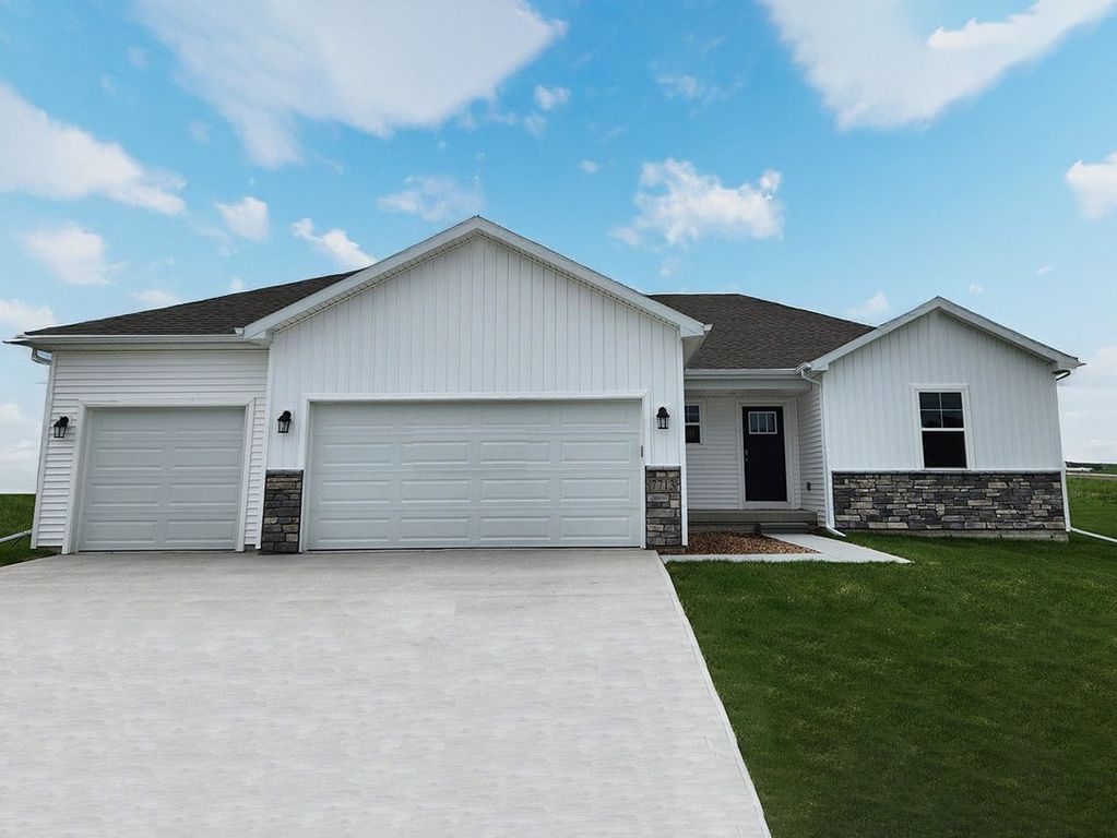 2325 Butler Drive, Adel, IA 50003