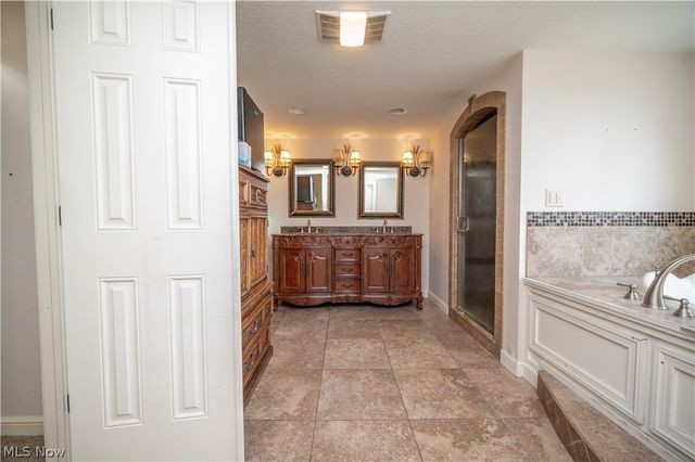 3555 W South Range Road, Columbiana, OH 44408